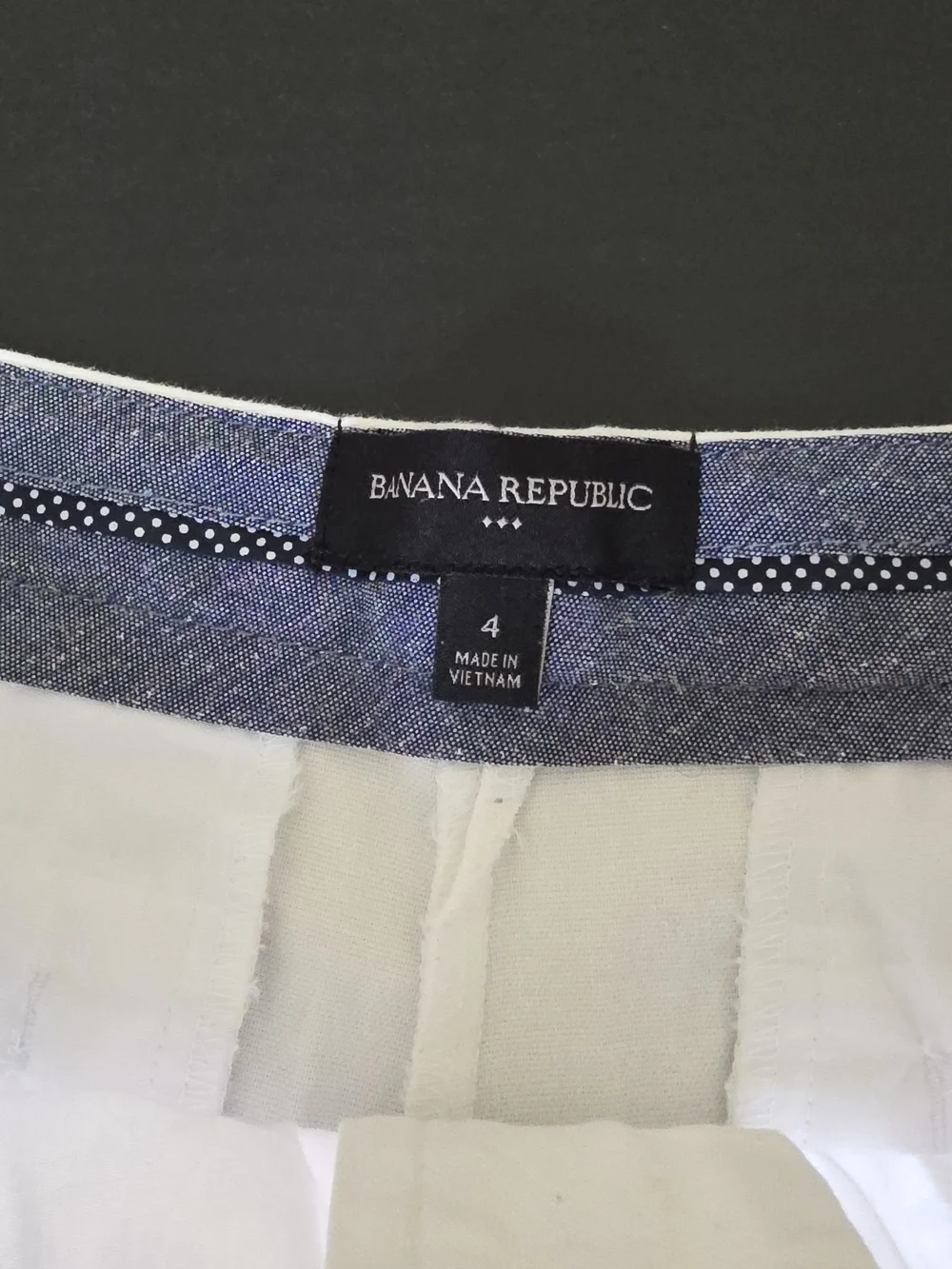 Banana Republic White Scalloped Shorts High Waisted Quiet Luxury Coastal Chic - Picture 3 of 6